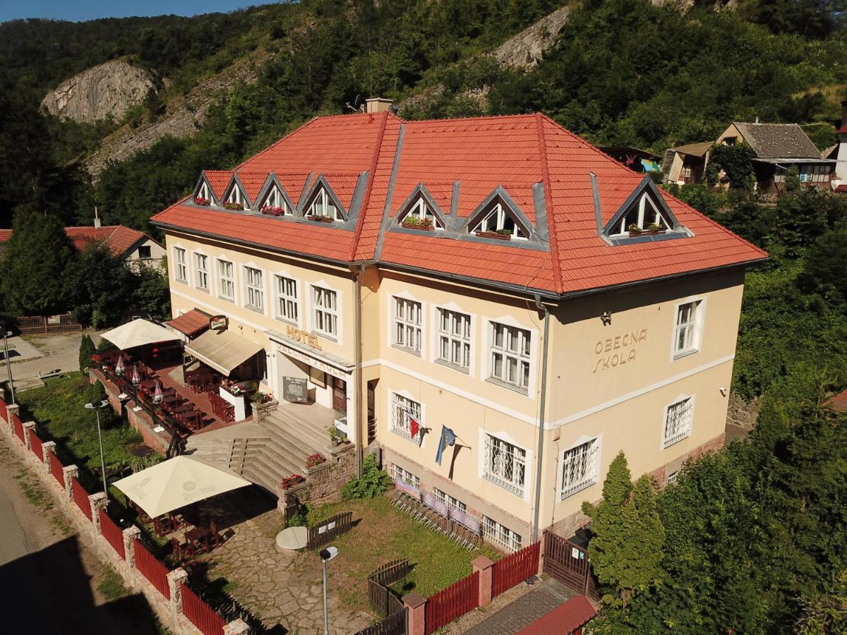 Hotel Obecná Škola Svatý Jan pod Skalou Exterior foto