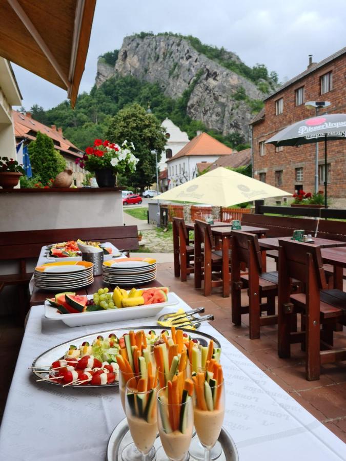 Hotel Obecná Škola Svatý Jan pod Skalou Exterior foto